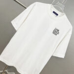 weigou_179695_2_c6f5a0ed57 P75 1v~ Lv路易logo刺绣字母 《区别通货面料》7a抗菌短袖tee 上身十分舒适,男女同款半袖,落肩宽松版型 颜色: 黑色 白色 咖啡色 尺码:S(90-130斤) M(125-150斤) L(135-165斤) XL(160-190斤) XXL(185-220斤)