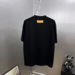 weigou_179762_1_9705a14ba4 P75 1V~路易 三花刺绣 《区别通货面料》双纱纯棉,紧密纱线短袖tee 上身十分舒适,男女同款,落肩宽松版型 颜色: 黑色 白色 咖啡色 尺码:S(90-130斤) M(125-150斤) L(135-165斤) XL(160-190斤) XXL(185-220斤)