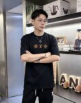 weigou_179762_7_681f9d89ef P75 1V~路易 三花刺绣 《区别通货面料》双纱纯棉,紧密纱线短袖tee 上身十分舒适,男女同款,落肩宽松版型 颜色: 黑色 白色 咖啡色 尺码:S(90-130斤) M(125-150斤) L(135-165斤) XL(160-190斤) XXL(185-220斤)