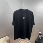 weigou_179785_0_a80abd5d6c P75 1V~路易 花卉刺绣 《区别通货面料》双纱纯棉,紧密纱线短袖tee 上身十分舒适,男女同款,落肩宽松版型 颜色: 黑色 白色 咖啡色 尺码:S(90-130斤) M(125-150斤) L(135-165斤) XL(160-190斤) XXL(185-220斤)