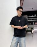 weigou_179785_7_9031341b81 P75 1V~路易 花卉刺绣 《区别通货面料》双纱纯棉,紧密纱线短袖tee 上身十分舒适,男女同款,落肩宽松版型 颜色: 黑色 白色 咖啡色 尺码:S(90-130斤) M(125-150斤) L(135-165斤) XL(160-190斤) XXL(185-220斤)
