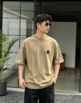 weigou_179950_7_48a9254e99 P75 1v~ Lv路易logo刺绣字母,官方同款 《区别通货面料》7a抗菌短袖tee 上身十分舒适,男女同款半袖,落肩宽松版型 颜色: 黑色 白色 咖啡色 尺码:S(90-130斤) M(125-150斤) L(135-165斤) XL(160-190斤) XXL(185-220斤)