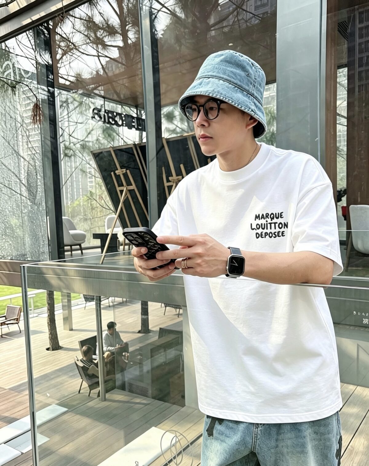 P75 1v～ Lv路易logo刺绣字母 《区别通货面料》7a抗菌短袖tee 上身十分舒适，男女同款半袖，落肩宽松版型 颜色: 黑色 白色 咖啡色 尺码：S（90-130斤） M（125-150斤） L（135-165斤） XL（160-190斤） XXL（185-220斤）