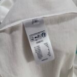 P75 款号TM1047 LV 黄蓝大字母立体刺绣圆领短袖 面料：280克32支双纱纯棉面料 工艺：重工精梳棉 螺纹同缸同色 整体不会有色差 当下热度爆款 男女情侣款 定制原版一致辅料 三标齐全 os宽松版型 最大可穿到200斤左右 颜色：白色 黑色 尺码：S M L XL