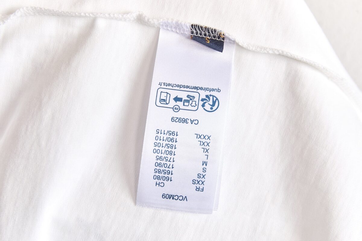 weigou_180379_7_de9d810fcb P75 款号TM1021 LV 路易威登字母Logo满印印花圆领短袖 面料:280克32支双纱纯棉面料 工艺:重磅纯棉面料 螺纹同缸同色 整体不会有色差 当下热度爆款 男女情侣款 定制原版一致辅料 三标齐全 os宽松版型 最大可穿到200斤左右 颜色:黑色 白色 尺码:S M L XL