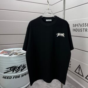 P80 Dio* 迪奥*2026春夏新款 洗水磨破320克圆领短袖tee 男女同款宽松版 颜色 :洗水深黑色 洗水白色 水洗灰 褐色 洗水红色 尺码 :S M L XL XXL 尺码： S （90-130斤） M （120-150斤） L （140-165斤） XL （160-180斤） XXL （180-210斤）