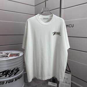 P80 Dio* 迪奥*2026春夏新款 洗水磨破320克圆领短袖tee 男女同款宽松版 颜色 :洗水深黑色 洗水白色 水洗灰 褐色 洗水红色 尺码 :S M L XL XXL 尺码： S （90-130斤） M （120-150斤） L （140-165斤） XL （160-180斤） XXL （180-210斤）