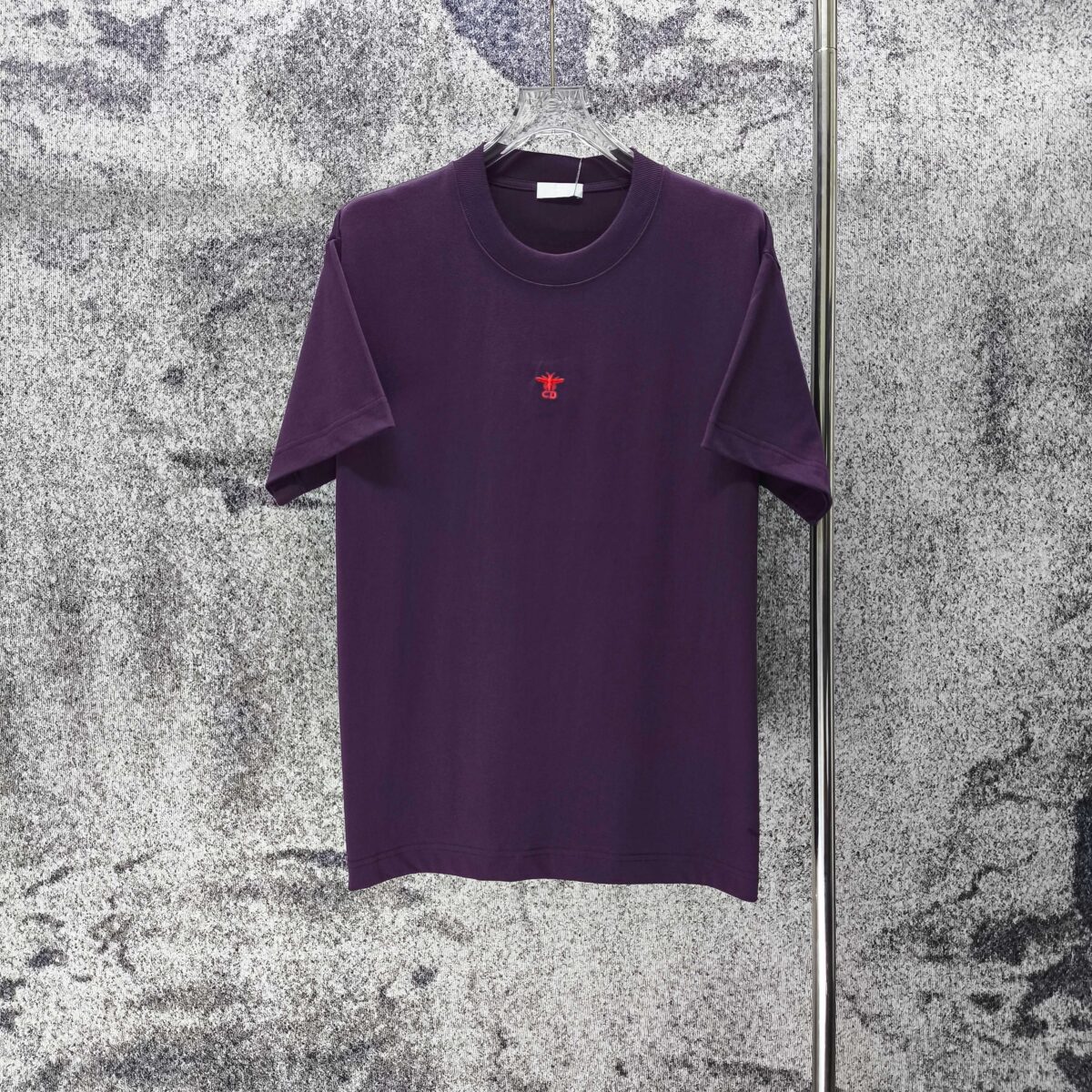 weigou_180771_0_4647e3e162 P75 DIOR* 迪奥* 2026新款 精致绣花小logo 300g短袖t恤 宽松版型男女同款 尺码 S M L XL XXL 黑色 白色 紫色 湖水绿
