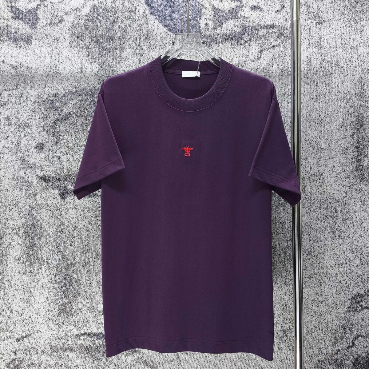 weigou_180771_1_f63d072258 P75 DIOR* 迪奥* 2026新款 精致绣花小logo 300g短袖t恤 宽松版型男女同款 尺码 S M L XL XXL 黑色 白色 紫色 湖水绿