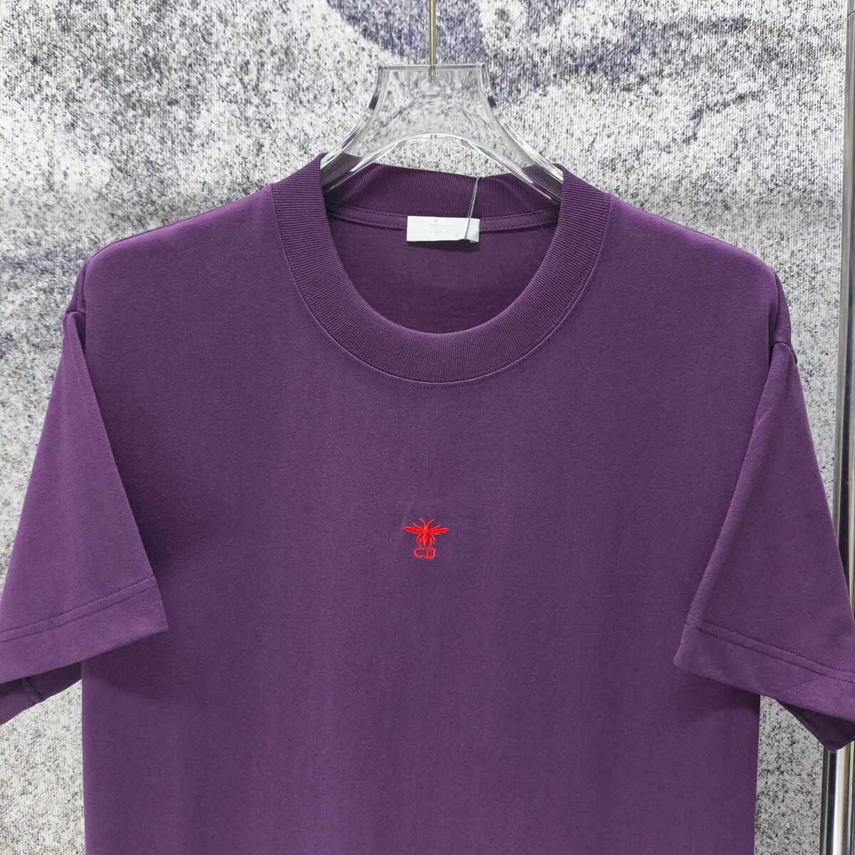 weigou_180771_2_14a02419b6 P75 DIOR* 迪奥* 2026新款 精致绣花小logo 300g短袖t恤 宽松版型男女同款 尺码 S M L XL XXL 黑色 白色 紫色 湖水绿