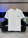 P65 DIOR迪奥 刺绣款 2026春夏经典圆领短袖T恤采用280克双纱精棉，衣服偏厚使整体高透气和柔软性，高版本，三标齐全！男女同款 颜色：白色 黑色 灰色 杏色 -尺码：S M L XL