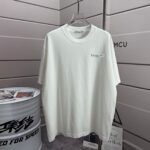 P80 Dio* 迪奥*2026春夏新款 洗水磨破320克圆领短袖tee 男女同款宽松版 颜色 :洗水深黑色 洗水白色 水洗灰 褐色 洗水红色 尺码 :S M L XL XXL 尺码： S （90-130斤） M （120-150斤） L （140-165斤） XL （160-180斤） XXL （180-210斤）