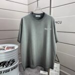 P80 Dio* 迪奥*2026春夏新款 洗水磨破320克圆领短袖tee 男女同款宽松版 颜色 :洗水深黑色 洗水白色 水洗灰 褐色 洗水红色 尺码 :S M L XL XXL 尺码： S （90-130斤） M （120-150斤） L （140-165斤） XL （160-180斤） XXL （180-210斤）