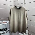 P80 Dio* 迪奥*2026春夏新款 洗水磨破320克圆领短袖tee 男女同款宽松版 颜色 :洗水深黑色 洗水白色 水洗灰 褐色 洗水红色 尺码 :S M L XL XXL 尺码： S （90-130斤） M （120-150斤） L （140-165斤） XL （160-180斤） XXL （180-210斤）