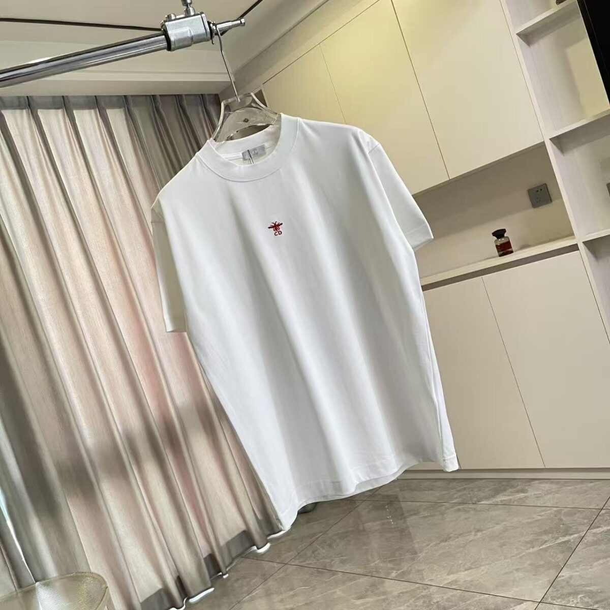 P75 Dio 迪奥2026夏季新款 个性字母logo绣花 短袖T恤 定制面料300g 男女同款 颜色：黑色 白色 绿色 紫色 尺码: S M L XL XXL 五个码