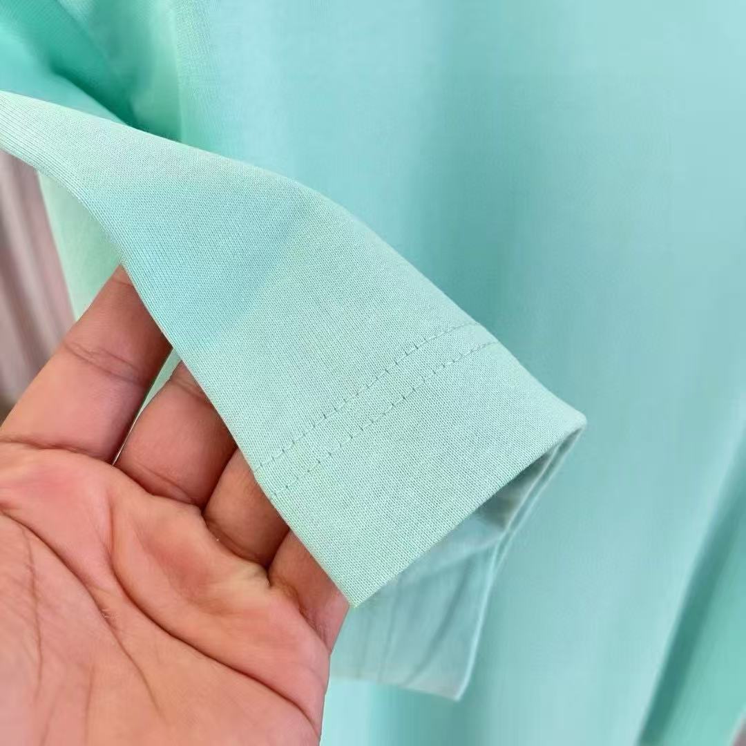 P75 Dio 迪奥2026夏季新款 个性字母logo绣花 短袖T恤 定制面料300g 男女同款 颜色：黑色 白色 绿色 紫色 尺码: S M L XL XXL 五个码