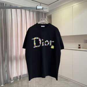 P80 Dio 迪奥2026冬季新款 洗水做旧磨破 个性字母logo印花 短袖T恤 定制面料300g 男女同款 颜色：黑色 白色 红色 绿色 尺码: S M L XL XXL 五个码