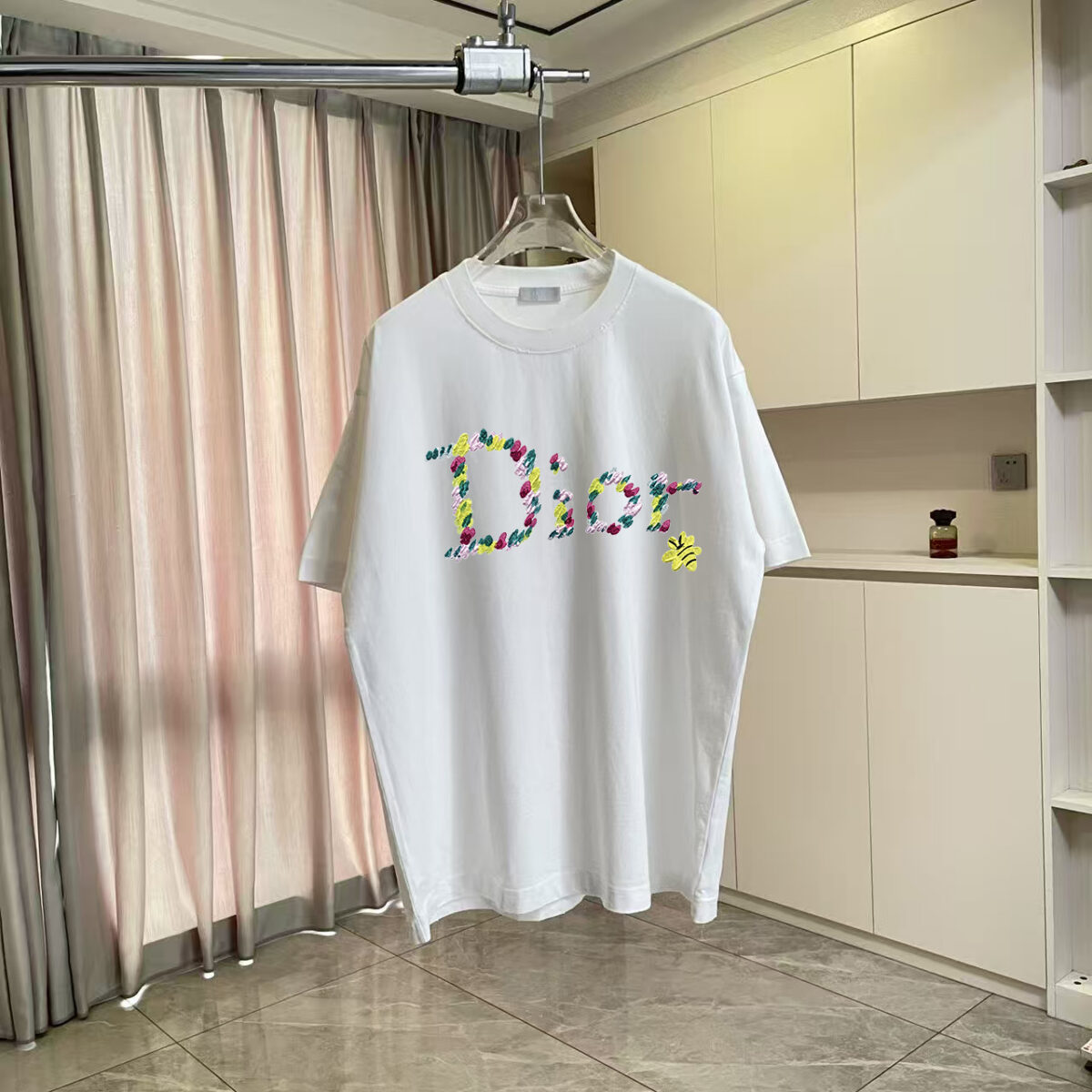 weigou_181456_0_5f88adaace P80 Dio 迪奥2026冬季新款 洗水做旧磨破 个性字母logo印花 短袖T恤 定制面料300g 男女同款 颜色:黑色 白色 红色 绿色 尺码: S M L XL XXL 五个码