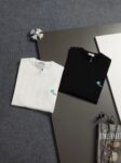 weigou_181747_10_a0f940eeb1 P75 【原单品质】𝗗𝗜𝗢𝗥迪奥新款 老花字母刺绣标识精致刺绣老花圆领短袖 - 𝘀𝗶𝘇𝗲:𝗦 𝗠 𝗟 𝗫𝗟 - 颜色:白色 黑色 原版面料 官方同款 圆领短袖 定制280克同缸染面料 手感非常舒服 春夏最新砖柜同步 时尚又个性超级百搭好看的 男女都非常合适 人手必备款 吊牌 领标 水洗麦 三标齐全