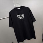 P75 Dio～胸前字母刺绣 《区别通货面料》 7a抗菌短袖tee 上身十分舒适，男女同款半袖，落肩宽松版型 颜色: 黑色 白色 咖啡色 尺码：S（90-130斤） M（125-150斤） L（135-165斤） XL（160-190斤） XXL（185-220斤）