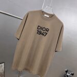 P75 Dio～胸前字母刺绣 《区别通货面料》 7a抗菌短袖tee 上身十分舒适，男女同款半袖，落肩宽松版型 颜色: 黑色 白色 咖啡色 尺码：S（90-130斤） M（125-150斤） L（135-165斤） XL（160-190斤） XXL（185-220斤）
