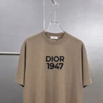 P75 Dio～胸前字母刺绣 《区别通货面料》 7a抗菌短袖tee 上身十分舒适，男女同款半袖，落肩宽松版型 颜色: 黑色 白色 咖啡色 尺码：S（90-130斤） M（125-150斤） L（135-165斤） XL（160-190斤） XXL（185-220斤）
