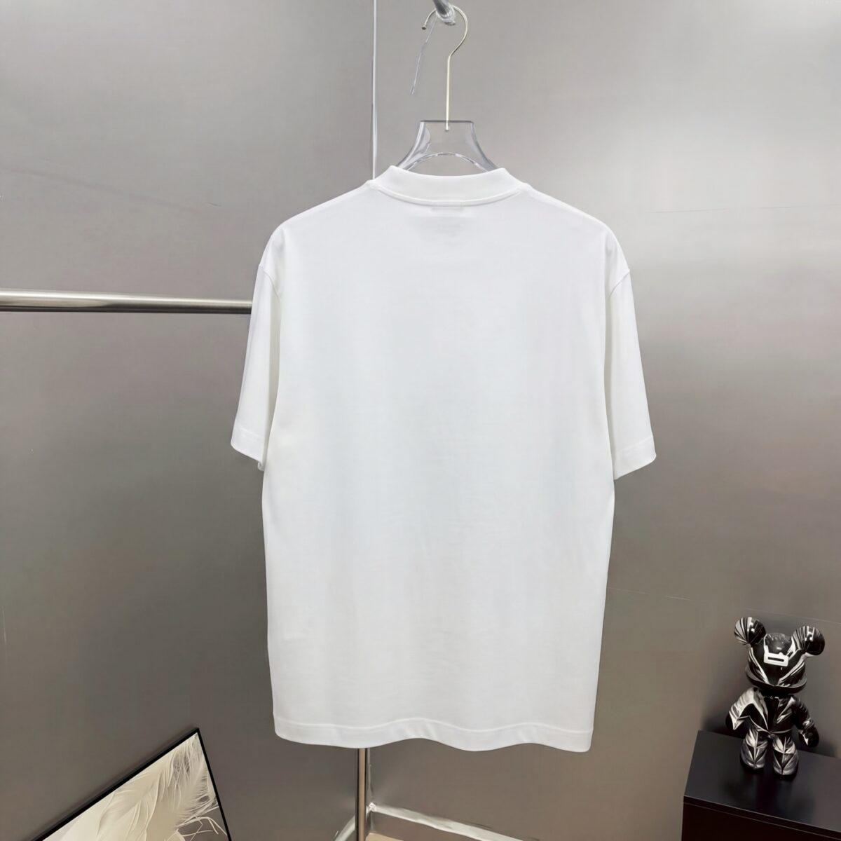 P75 Dio～胸前字母刺绣 《区别通货面料》 7a抗菌短袖tee 上身十分舒适，男女同款半袖，落肩宽松版型 颜色: 黑色 白色 咖啡色 尺码：S（90-130斤） M（125-150斤） L（135-165斤） XL（160-190斤） XXL（185-220斤）