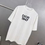 P75 Dio～胸前字母刺绣 《区别通货面料》 7a抗菌短袖tee 上身十分舒适，男女同款半袖，落肩宽松版型 颜色: 黑色 白色 咖啡色 尺码：S（90-130斤） M（125-150斤） L（135-165斤） XL（160-190斤） XXL（185-220斤）