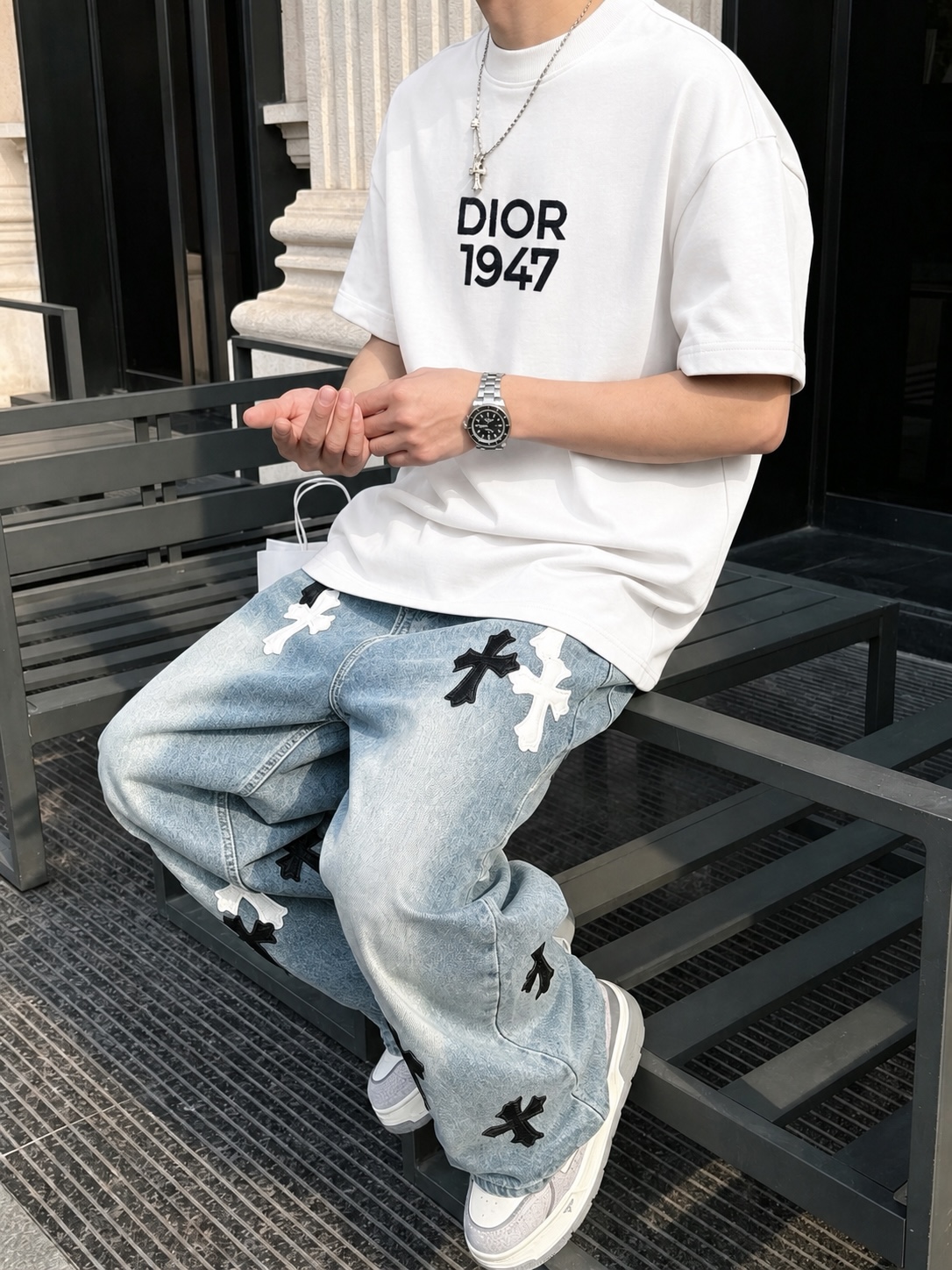 P75 Dio～胸前字母刺绣 《区别通货面料》 7a抗菌短袖tee 上身十分舒适，男女同款半袖，落肩宽松版型 颜色: 黑色 白色 咖啡色 尺码：S（90-130斤） M（125-150斤） L（135-165斤） XL（160-190斤） XXL（185-220斤）