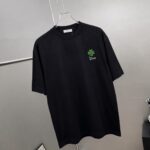 P75 Dio～胸前字母刺绣 《区别通货面料》 7a抗菌短袖tee 上身十分舒适，男女同款半袖，落肩宽松版型 颜色: 黑色 白色 咖啡色 尺码：S（90-130斤） M（125-150斤） L（135-165斤） XL（160-190斤） XXL（185-220斤）