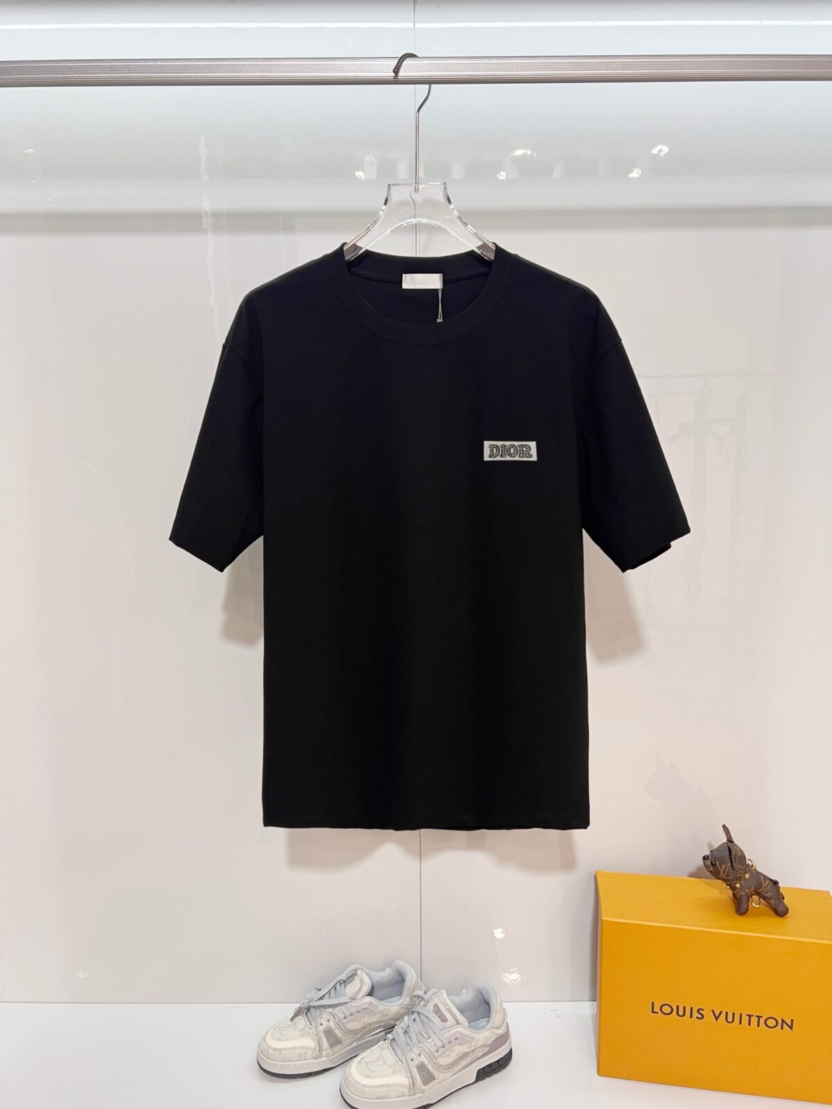 P80 DIOR/迪奥 高品质300克圆领短袖T恤 品牌经典 简约 小标🪡刺绣字母LOGO 2026ss早春官方同步 高版本 高品质 时尚个性 百搭潮流 套装 纯原品质 原版面料 吊牌 领标 水洗麦 三标齐全 颜色: 黑色.白色. 尺码：S M L XL