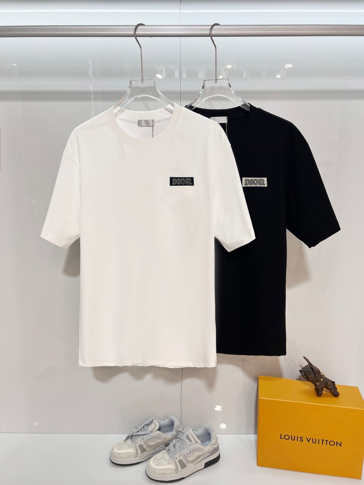 P80 DIOR/迪奥 高品质300克圆领短袖T恤 品牌经典 简约 小标🪡刺绣字母LOGO 2026ss早春官方同步 高版本 高品质 时尚个性 百搭潮流 套装 纯原品质 原版面料 吊牌 领标 水洗麦 三标齐全 颜色: 黑色.白色. 尺码：S M L XL