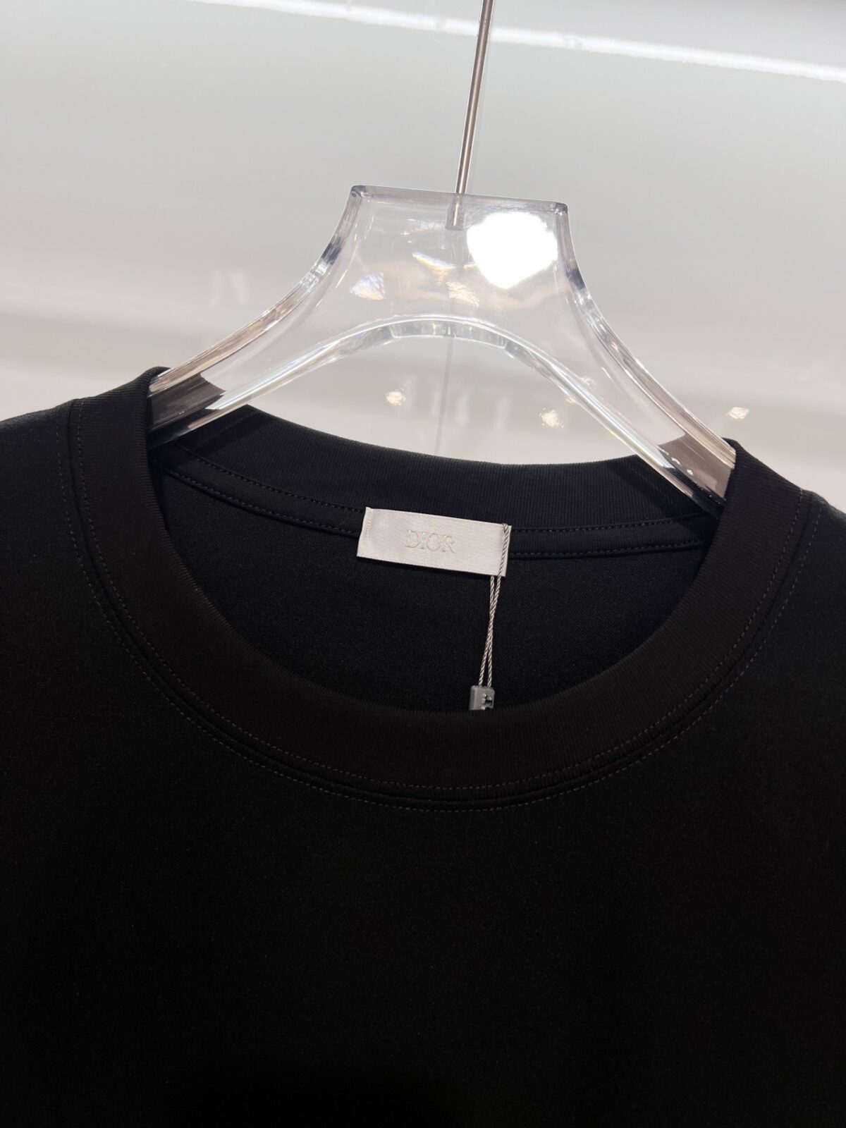 P80 DIOR/迪奥 高品质300克圆领短袖T恤 品牌经典 简约 小标🪡刺绣字母LOGO 2026ss早春官方同步 高版本 高品质 时尚个性 百搭潮流 套装 纯原品质 原版面料 吊牌 领标 水洗麦 三标齐全 颜色: 黑色.白色. 尺码：S M L XL