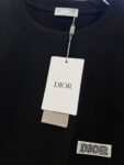 P80 DIOR/迪奥 高品质300克圆领短袖T恤 品牌经典 简约 小标🪡刺绣字母LOGO 2026ss早春官方同步 高版本 高品质 时尚个性 百搭潮流 套装 纯原品质 原版面料 吊牌 领标 水洗麦 三标齐全 颜色: 黑色.白色. 尺码：S M L XL