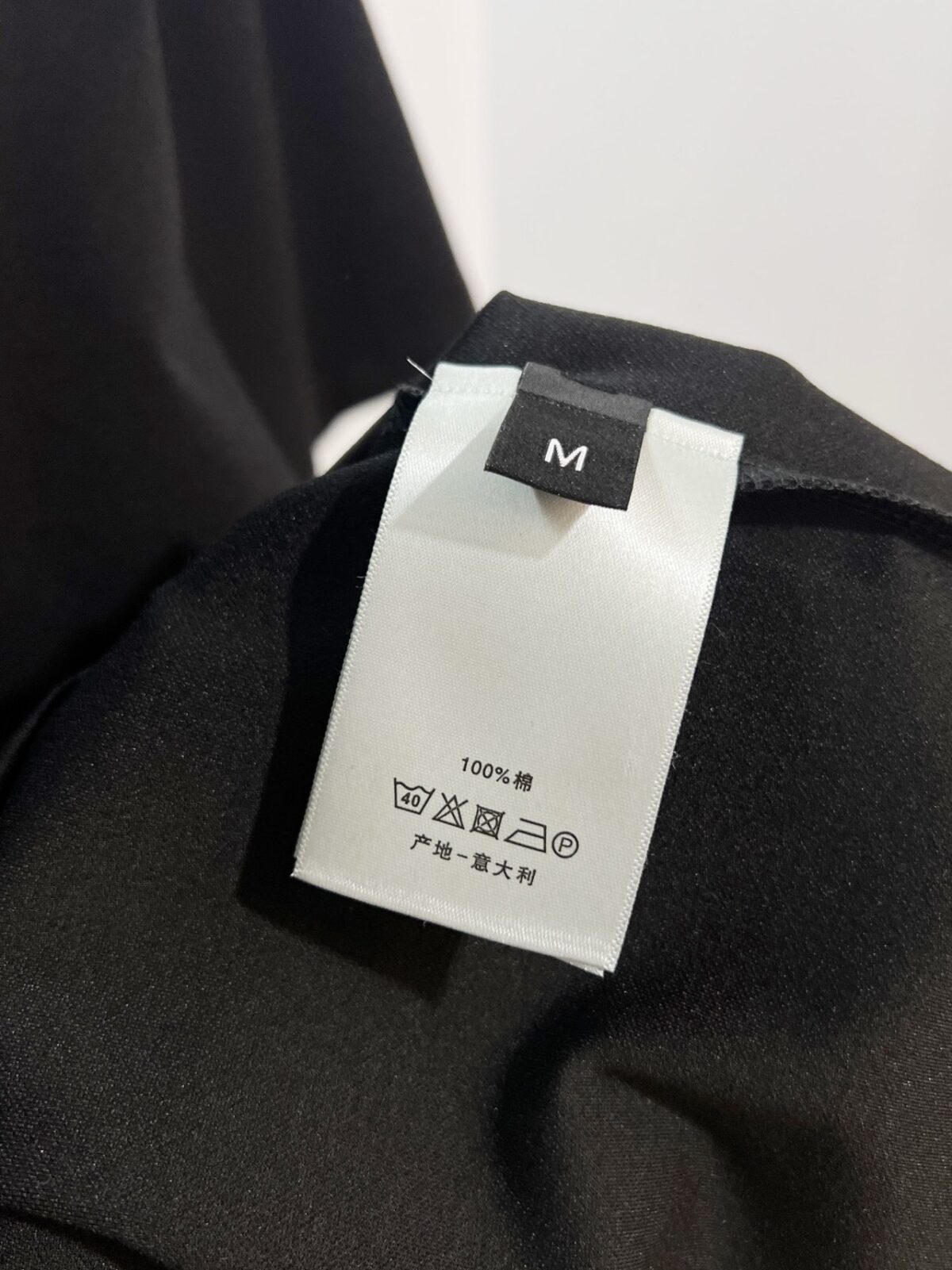 P80 DIOR/迪奥 高品质300克圆领短袖T恤 品牌经典 简约 小标🪡刺绣字母LOGO 2026ss早春官方同步 高版本 高品质 时尚个性 百搭潮流 套装 纯原品质 原版面料 吊牌 领标 水洗麦 三标齐全 颜色: 黑色.白色. 尺码：S M L XL