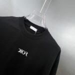 P75 Dio～胸前字母刺绣 《区别通货面料》 7a抗菌短袖tee 上身十分舒适，男女同款半袖，落肩宽松版型 颜色: 黑色 白色 咖啡色 尺码：S（90-130斤） M（125-150斤） L（135-165斤） XL（160-190斤） XXL（185-220斤）