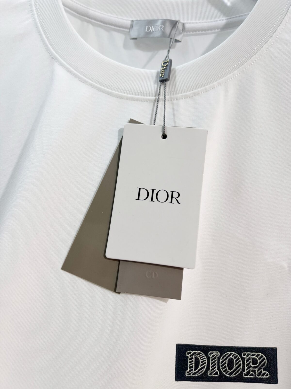 P80 DIOR/迪奥 高品质300克圆领短袖T恤 品牌经典 简约 小标🪡刺绣字母LOGO 2026ss早春官方同步 高版本 高品质 时尚个性 百搭潮流 套装 纯原品质 原版面料 吊牌 领标 水洗麦 三标齐全 颜色: 黑色.白色. 尺码：S M L XL