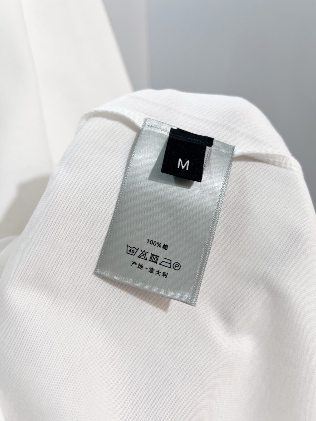 P80 DIOR/迪奥 高品质300克圆领短袖T恤 品牌经典 简约 小标🪡刺绣字母LOGO 2026ss早春官方同步 高版本 高品质 时尚个性 百搭潮流 套装 纯原品质 原版面料 吊牌 领标 水洗麦 三标齐全 颜色: 黑色.白色. 尺码：S M L XL
