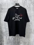 P70 【DIOR】迪奥 25ss 字母logoT恤短袖 重磅克重260g纯棉双纱面料 螺纹定织定染通肩拉条工艺增加衣物清洗寿命 触感舒适 品质上乘 全套辅料定制 三标齐全 上身超赞.宽松os版型 男女同款 各种身材都可轻松驾驭，值得入手的一件精品 认准版本。 尺码：XS-L