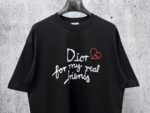 P70 【DIOR】迪奥 25ss 字母logoT恤短袖 重磅克重260g纯棉双纱面料 螺纹定织定染通肩拉条工艺增加衣物清洗寿命 触感舒适 品质上乘 全套辅料定制 三标齐全 上身超赞.宽松os版型 男女同款 各种身材都可轻松驾驭，值得入手的一件精品 认准版本。 尺码：XS-L