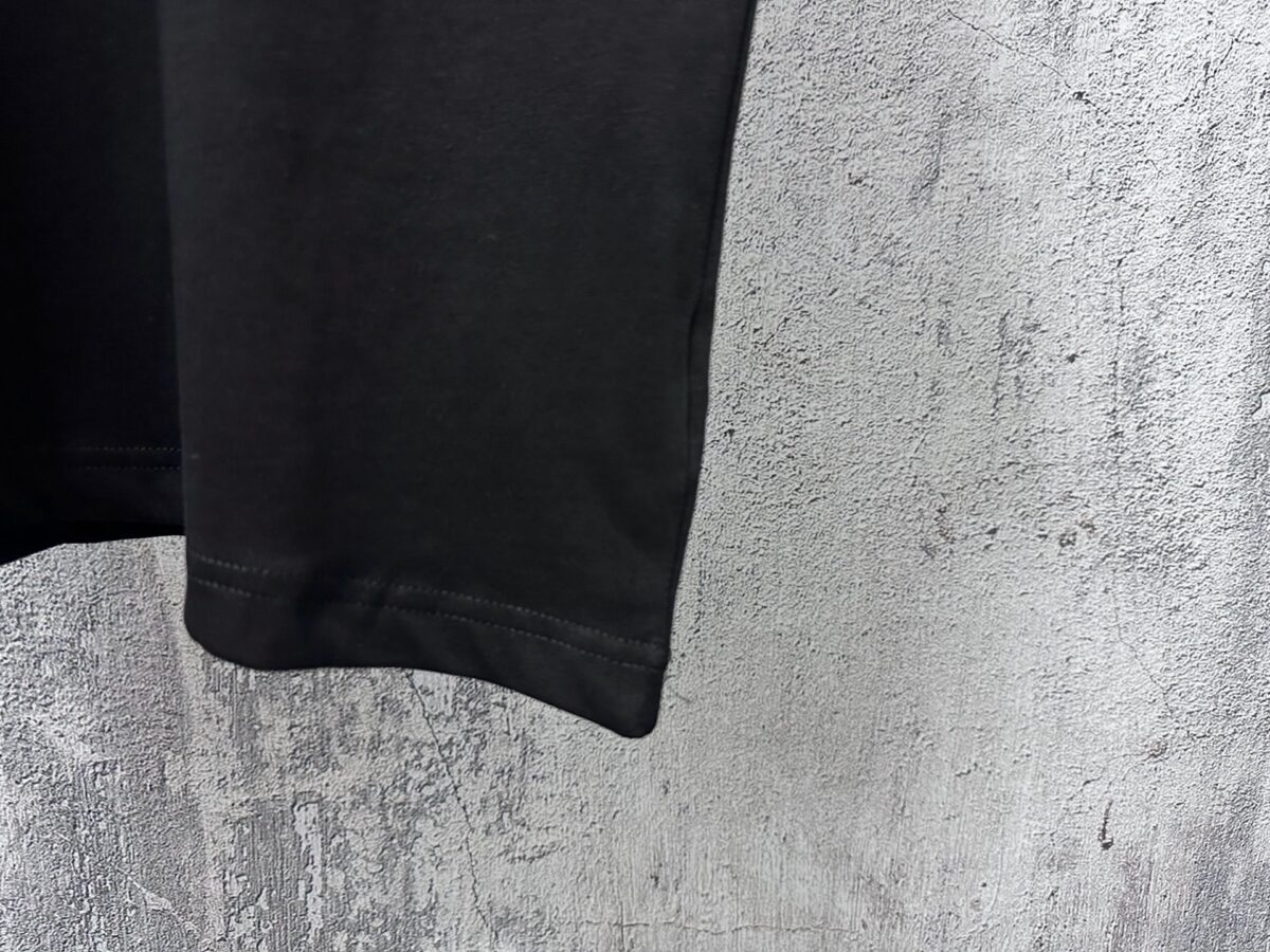 P70 【DIOR】迪奥 25ss 字母logoT恤短袖 重磅克重260g纯棉双纱面料 螺纹定织定染通肩拉条工艺增加衣物清洗寿命 触感舒适 品质上乘 全套辅料定制 三标齐全 上身超赞.宽松os版型 男女同款 各种身材都可轻松驾驭，值得入手的一件精品 认准版本。 尺码：XS-L
