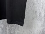 P70 【DIOR】迪奥 25ss 字母logoT恤短袖 重磅克重260g纯棉双纱面料 螺纹定织定染通肩拉条工艺增加衣物清洗寿命 触感舒适 品质上乘 全套辅料定制 三标齐全 上身超赞.宽松os版型 男女同款 各种身材都可轻松驾驭，值得入手的一件精品 认准版本。 尺码：XS-L