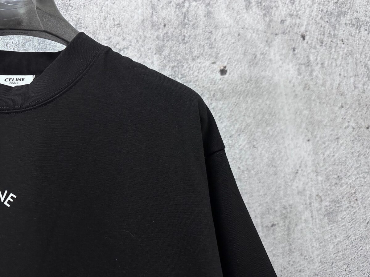 P70 【DIOR】迪奥 25ss 字母logoT恤短袖 重磅克重260g纯棉双纱面料 螺纹定织定染通肩拉条工艺增加衣物清洗寿命 触感舒适 品质上乘 全套辅料定制 三标齐全 上身超赞.宽松os版型 男女同款 各种身材都可轻松驾驭，值得入手的一件精品 认准版本。 尺码：XS-L
