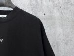 P70 【DIOR】迪奥 25ss 字母logoT恤短袖 重磅克重260g纯棉双纱面料 螺纹定织定染通肩拉条工艺增加衣物清洗寿命 触感舒适 品质上乘 全套辅料定制 三标齐全 上身超赞.宽松os版型 男女同款 各种身材都可轻松驾驭，值得入手的一件精品 认准版本。 尺码：XS-L