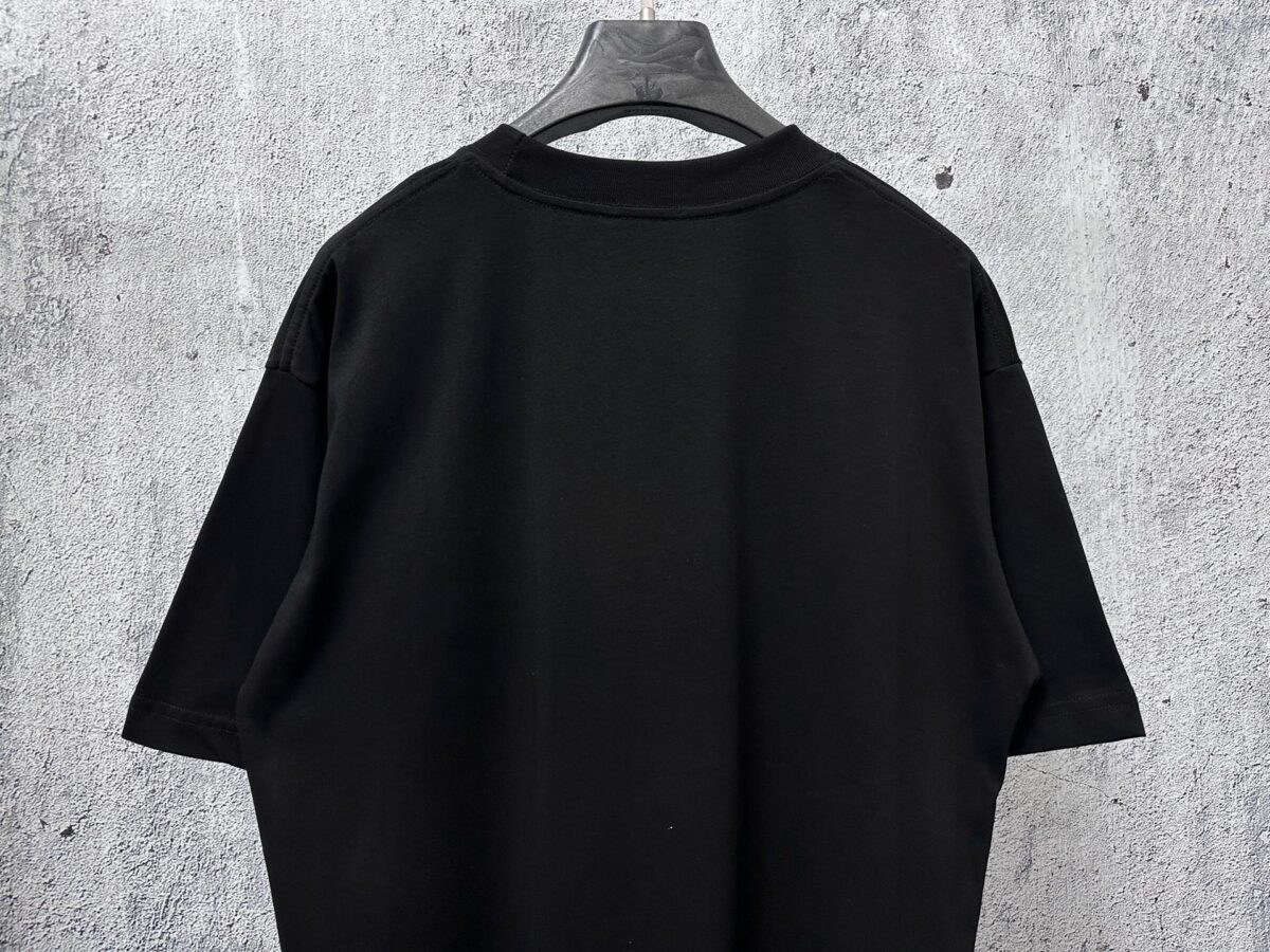 P70 【DIOR】迪奥 25ss 字母logoT恤短袖 重磅克重260g纯棉双纱面料 螺纹定织定染通肩拉条工艺增加衣物清洗寿命 触感舒适 品质上乘 全套辅料定制 三标齐全 上身超赞.宽松os版型 男女同款 各种身材都可轻松驾驭，值得入手的一件精品 认准版本。 尺码：XS-L
