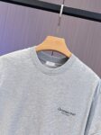 P65 DIOR迪奥 刺绣款 2026春夏经典圆领短袖T恤采用280克双纱精棉，衣服偏厚使整体高透气和柔软性，高版本，三标齐全！男女同款 颜色：白色 黑色 灰色 杏色 -尺码：S M L XL
