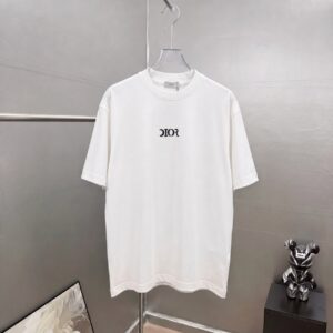 P75 Dio～胸前字母刺绣 《区别通货面料》 7a抗菌短袖tee 上身十分舒适，男女同款半袖，落肩宽松版型 颜色: 黑色 白色 咖啡色 尺码：S（90-130斤） M（125-150斤） L（135-165斤） XL（160-190斤） XXL（185-220斤）