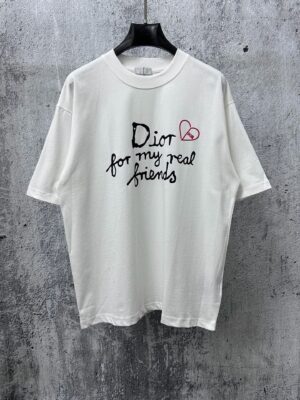 P70 【DIOR】迪奥 25ss 字母logoT恤短袖 重磅克重260g纯棉双纱面料 螺纹定织定染通肩拉条工艺增加衣物清洗寿命 触感舒适 品质上乘 全套辅料定制 三标齐全 上身超赞.宽松os版型 男女同款 各种身材都可轻松驾驭，值得入手的一件精品 认准版本。 尺码：XS-L