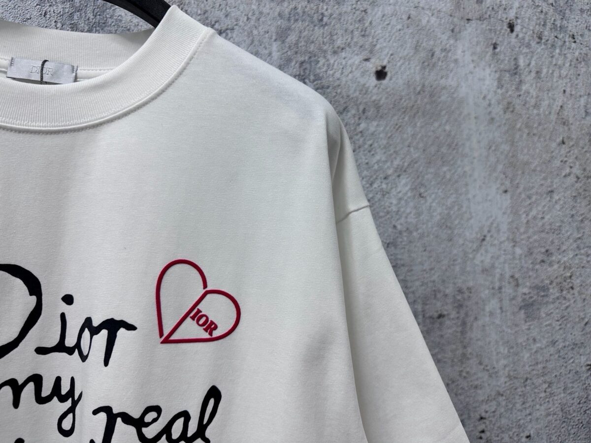 P70 【DIOR】迪奥 25ss 字母logoT恤短袖 重磅克重260g纯棉双纱面料 螺纹定织定染通肩拉条工艺增加衣物清洗寿命 触感舒适 品质上乘 全套辅料定制 三标齐全 上身超赞.宽松os版型 男女同款 各种身材都可轻松驾驭，值得入手的一件精品 认准版本。 尺码：XS-L