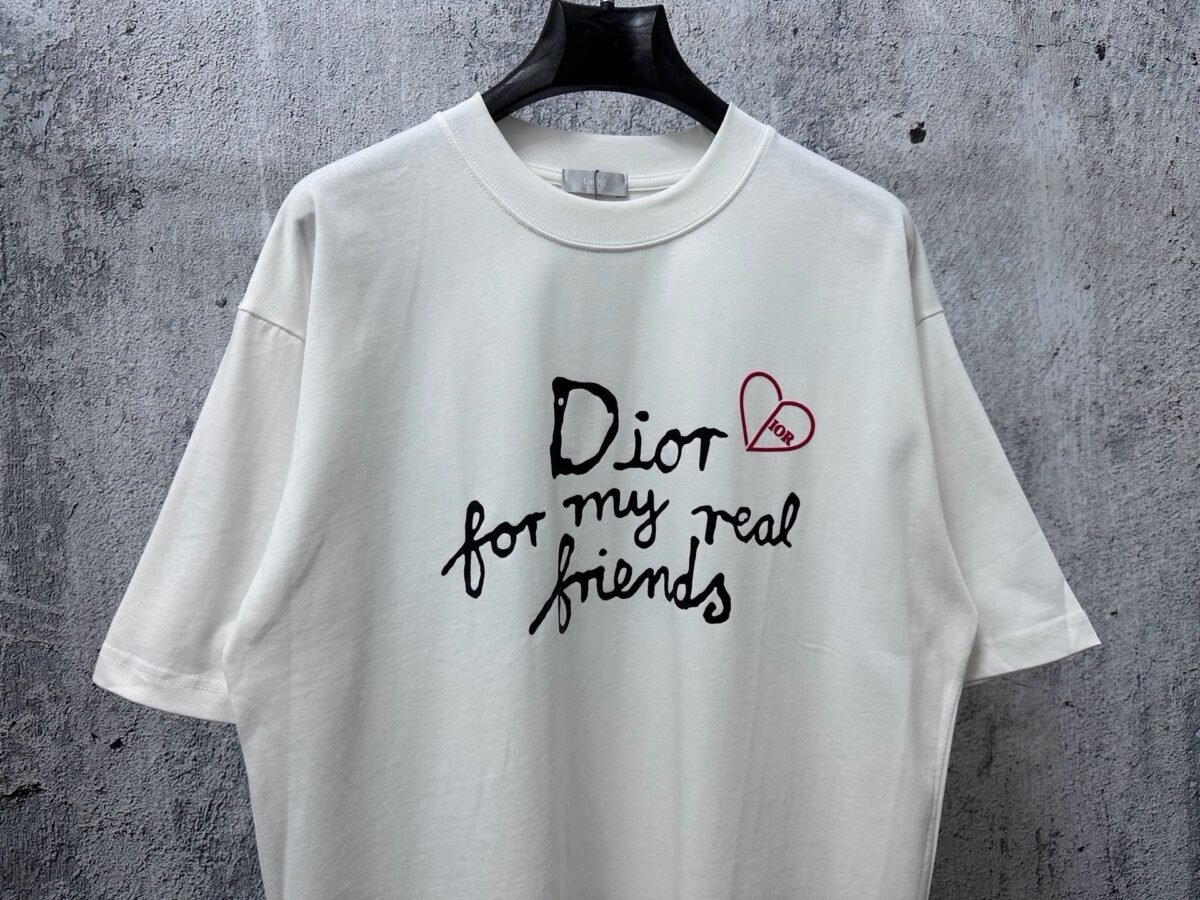 P70 【DIOR】迪奥 25ss 字母logoT恤短袖 重磅克重260g纯棉双纱面料 螺纹定织定染通肩拉条工艺增加衣物清洗寿命 触感舒适 品质上乘 全套辅料定制 三标齐全 上身超赞.宽松os版型 男女同款 各种身材都可轻松驾驭，值得入手的一件精品 认准版本。 尺码：XS-L